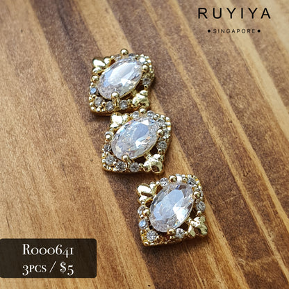 GOLD DIAMOND FRAMED OVAL CRYSTAL CHARM R000641