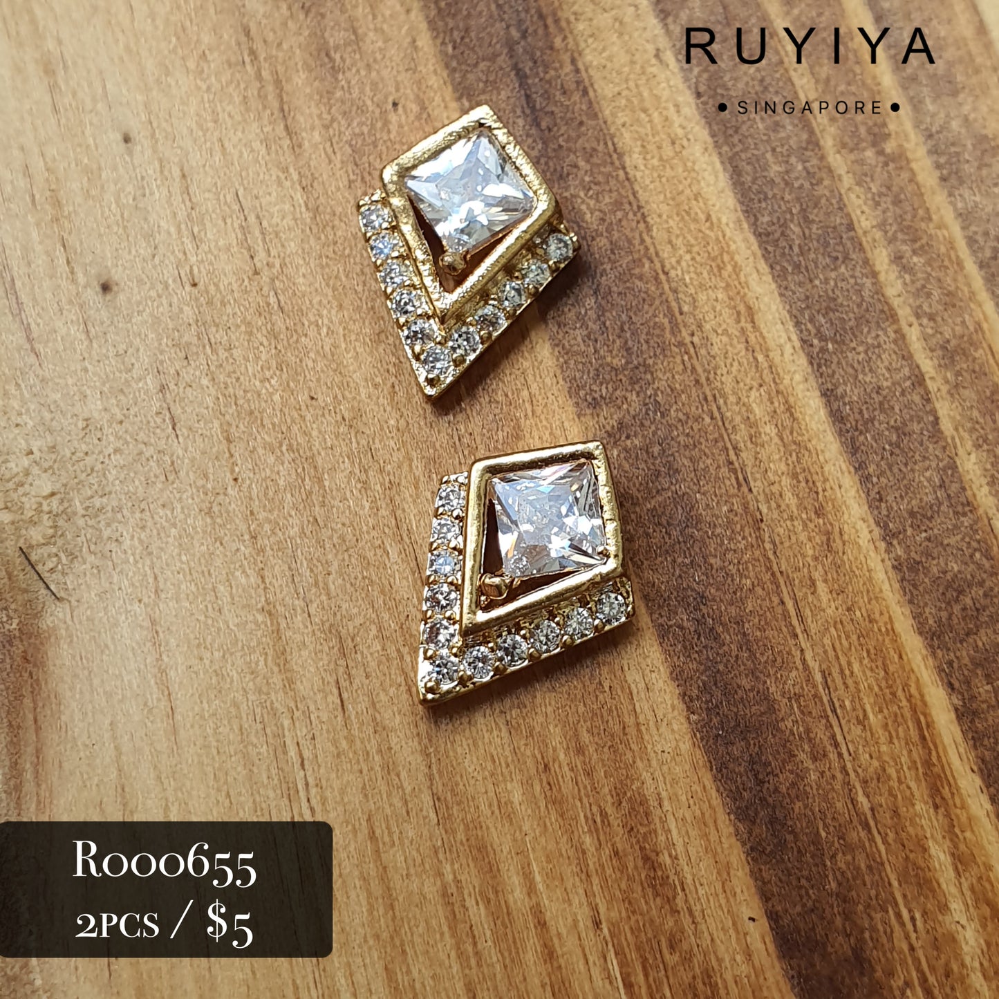 GOLD DIAMOND-FRAMED CRYSTAL CHARM R000655