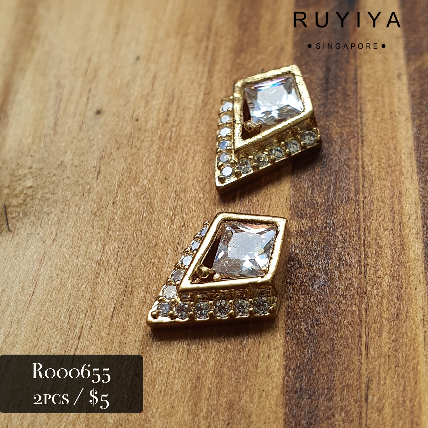 GOLD DIAMOND-FRAMED CRYSTAL CHARM R000655