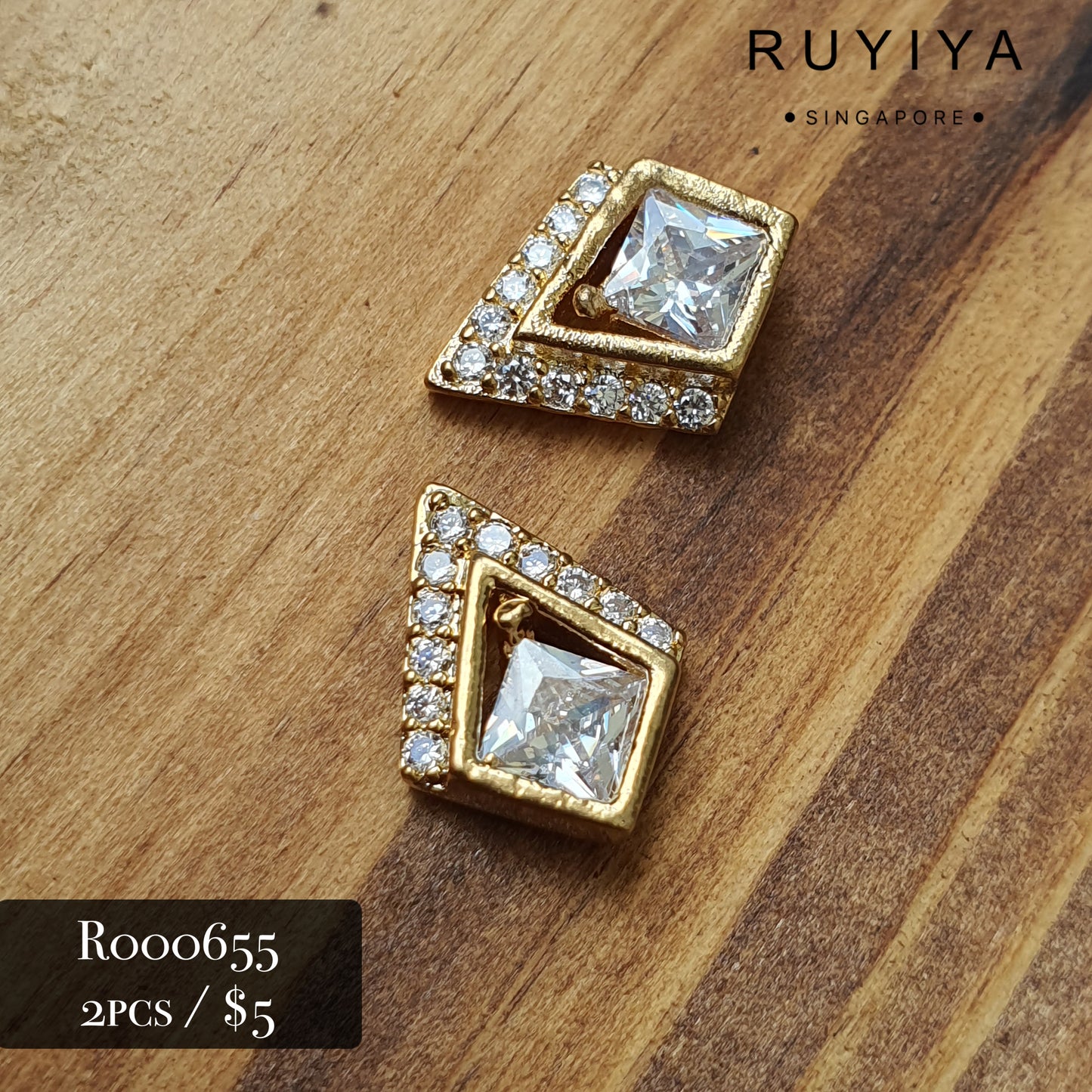 GOLD DIAMOND-FRAMED CRYSTAL CHARM R000655