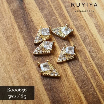 GOLD SMALL DIAMOND-FRAMED CRYSTAL CHARM R000656