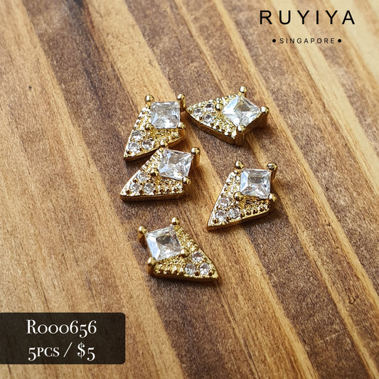 GOLD SMALL DIAMOND-FRAMED CRYSTAL CHARM R000656