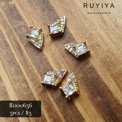 GOLD SMALL DIAMOND-FRAMED CRYSTAL CHARM R000656