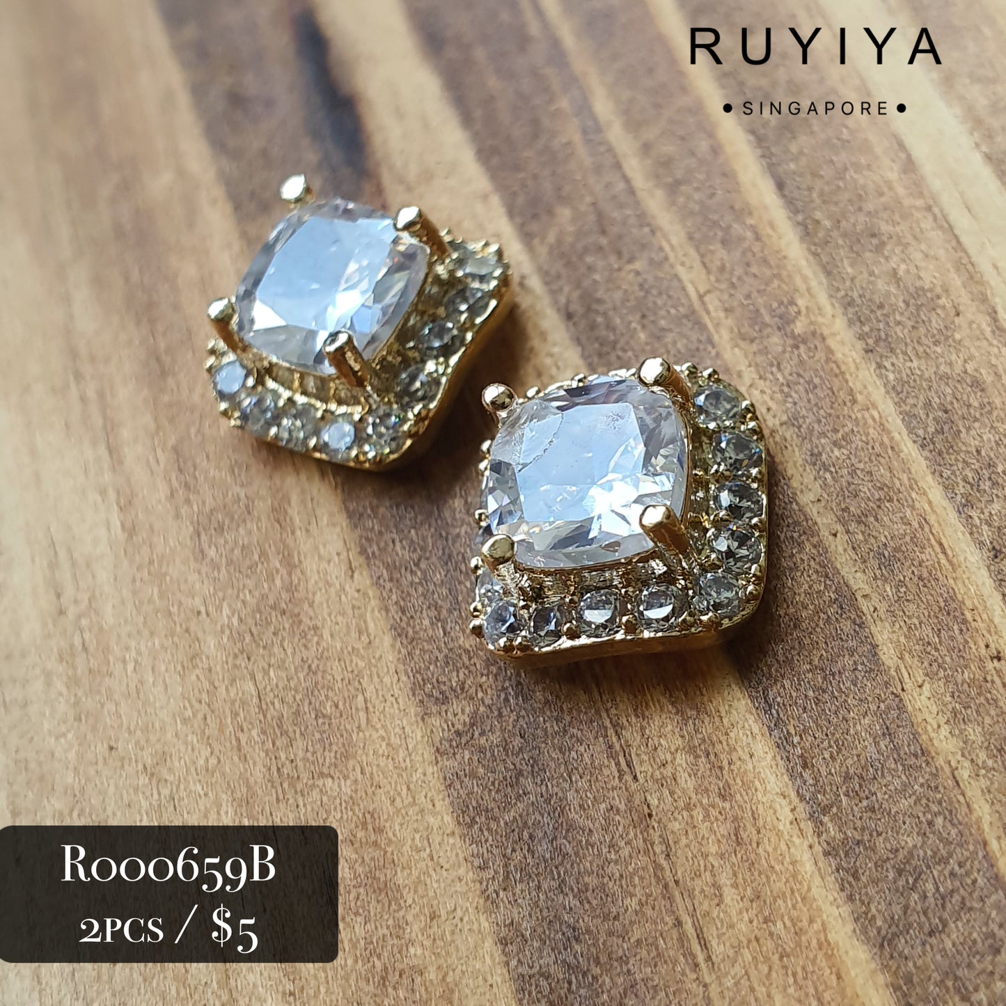 GOLD BIG SQUARE-FRAMED CRYSTAL CHARM R000659B