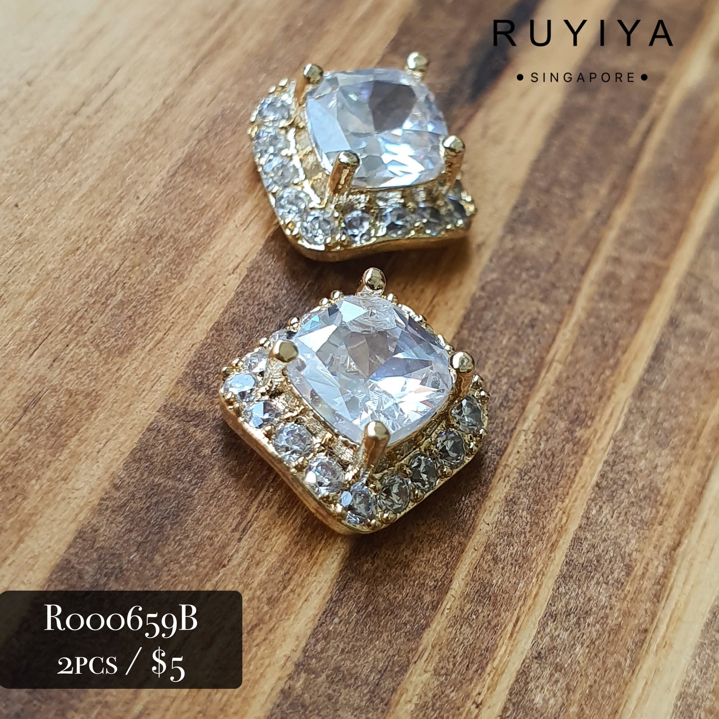 GOLD BIG SQUARE-FRAMED CRYSTAL CHARM R000659B