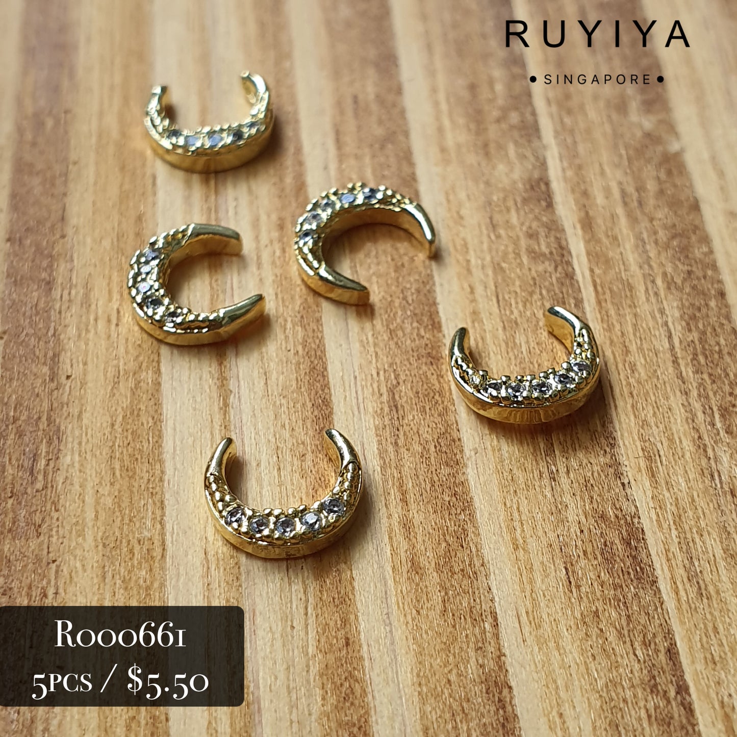 GOLD BIG CRESCENT MOON CHARM R000662