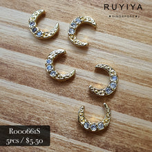Load image into Gallery viewer, GOLD SMALL CRESCENT MOON CHARM R000661
