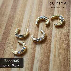GOLD SMALL CRESCENT MOON CHARM R000661