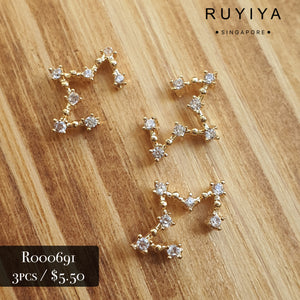 GOLD OPEN STAR CHARM R000691
