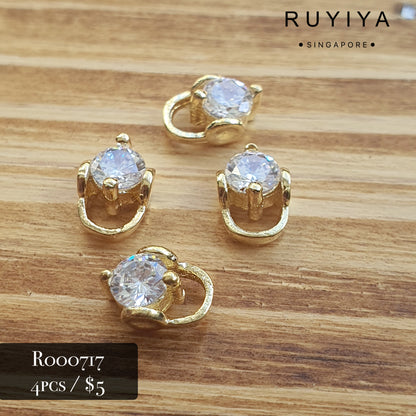 GOLD OVAL LOOP CRYSTAL CHARM R000717