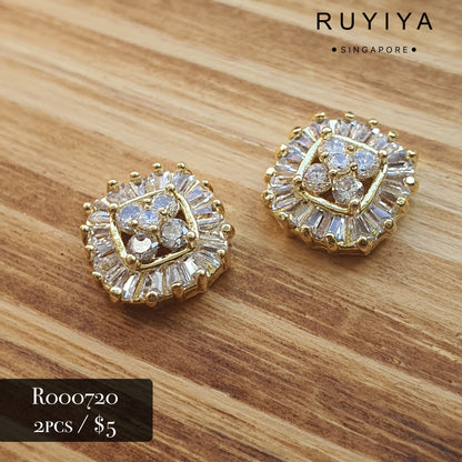 GOLD SHINING CLOVER IN SQUARE CHARM R000720