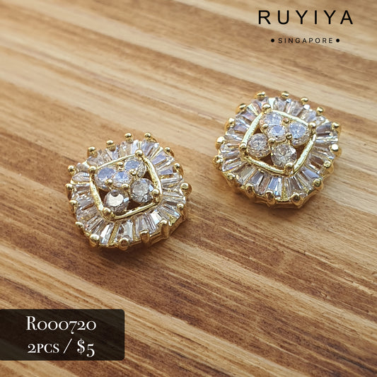 GOLD SHINING CLOVER IN SQUARE CHARM R000720