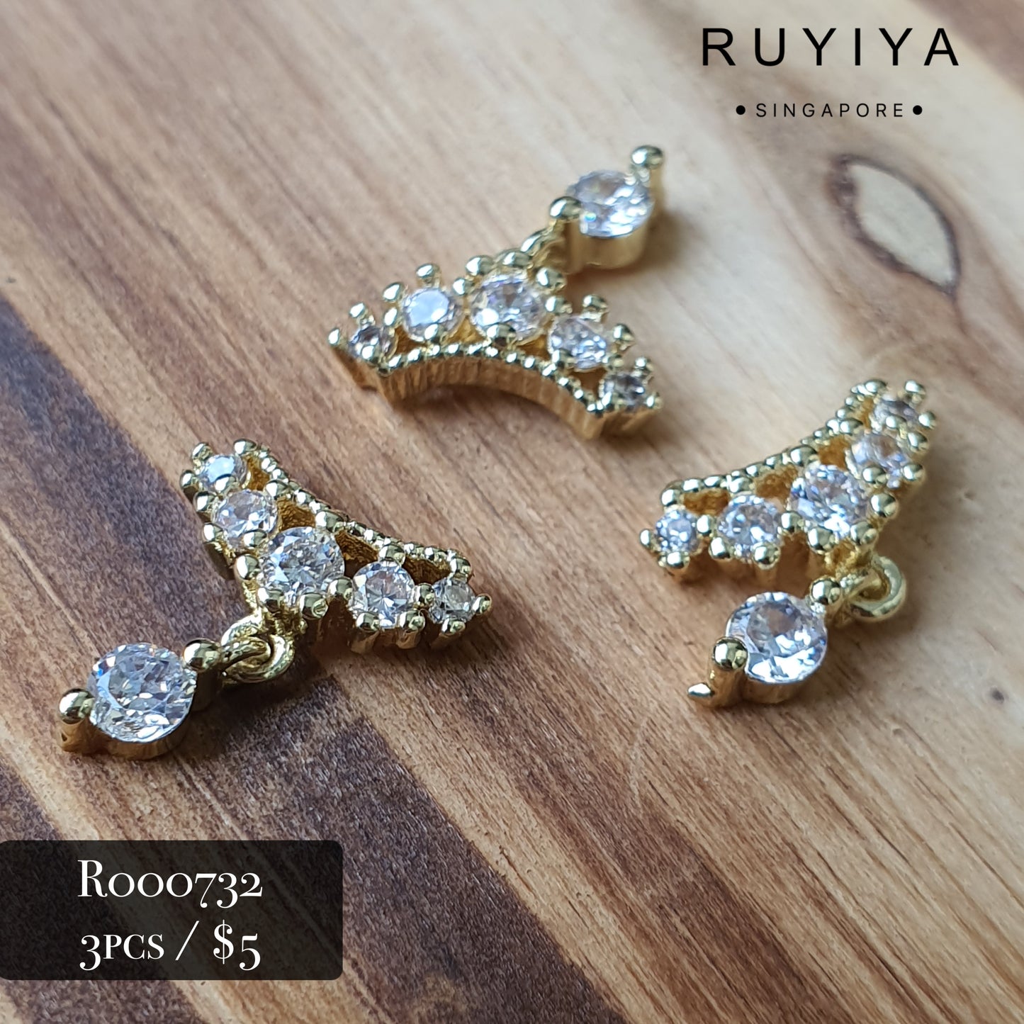 GOLD DANGLING NECKLACE CRYSTAL CHARM R000732