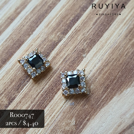 GOLD SQUARE BLACK CRYSTAL CHARM R000747