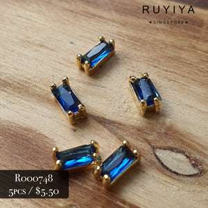 GOLD RECTANGLE BLUE CRYSTAL CHARM R000748