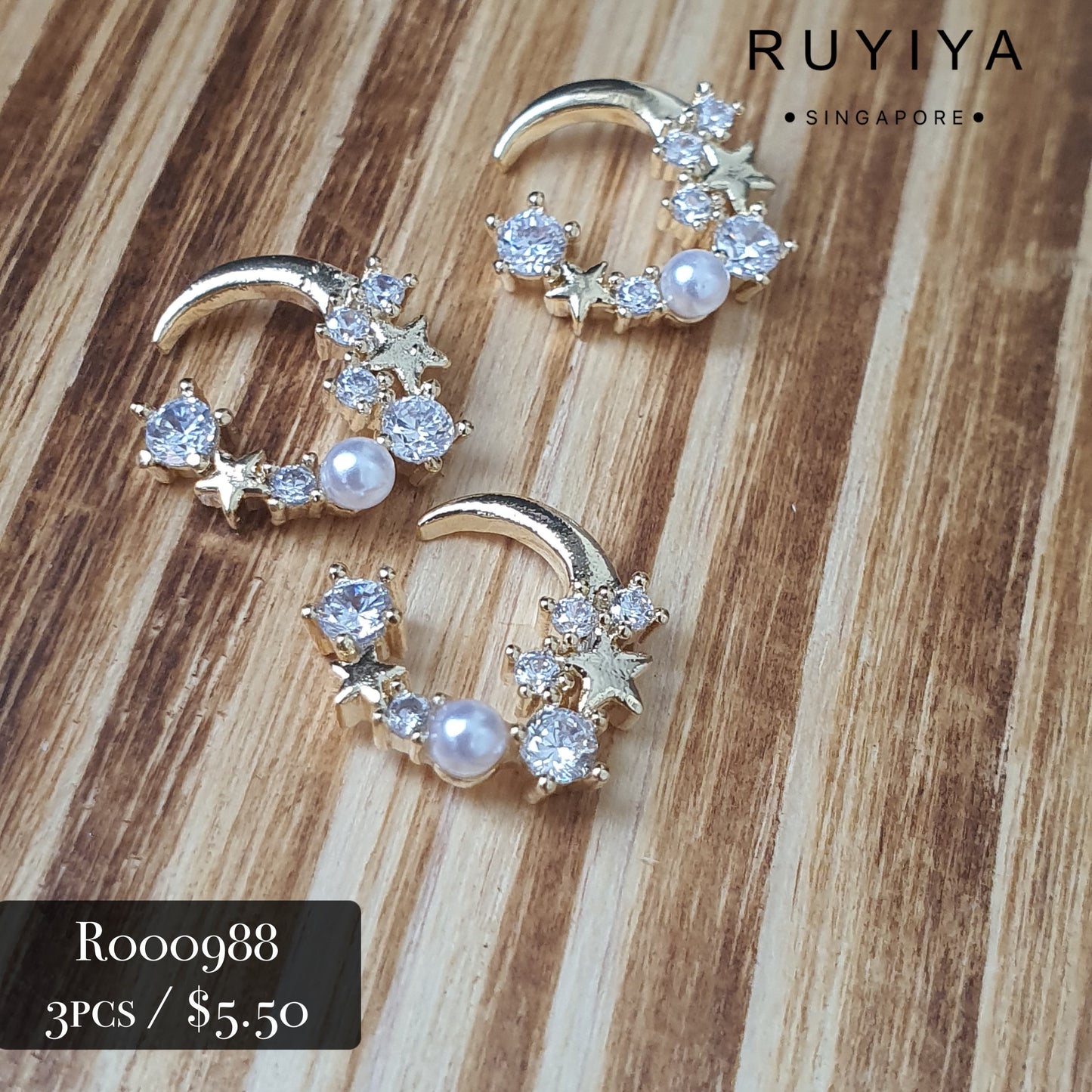 GOLD BEJEWELED CRESCENT MOON CHARM R000988