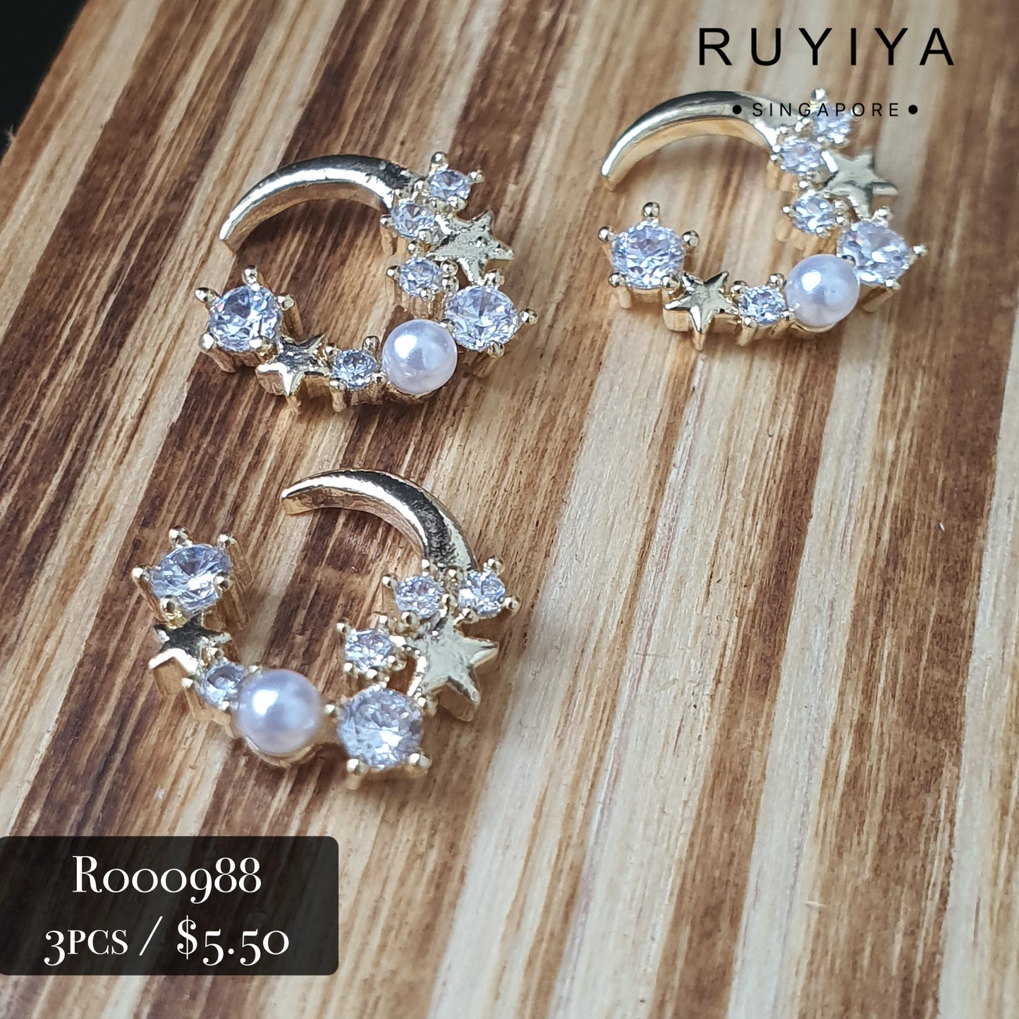 GOLD BEJEWELED CRESCENT MOON CHARM R000988