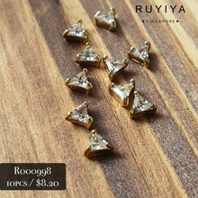 Load image into Gallery viewer, GOLD SMALL TRIANGLE CRYSTAL CHARM R000998
