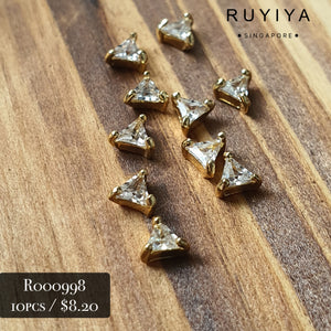 GOLD SMALL TRIANGLE CRYSTAL CHARM R000998