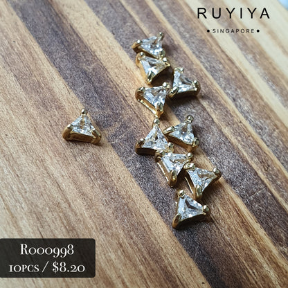 GOLD SMALL TRIANGLE CRYSTAL CHARM R000998