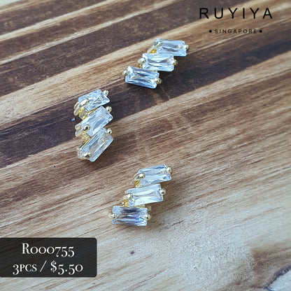 GOLD SMALL JOINT RECTANGLE CRYSTAL CHARM R000755
