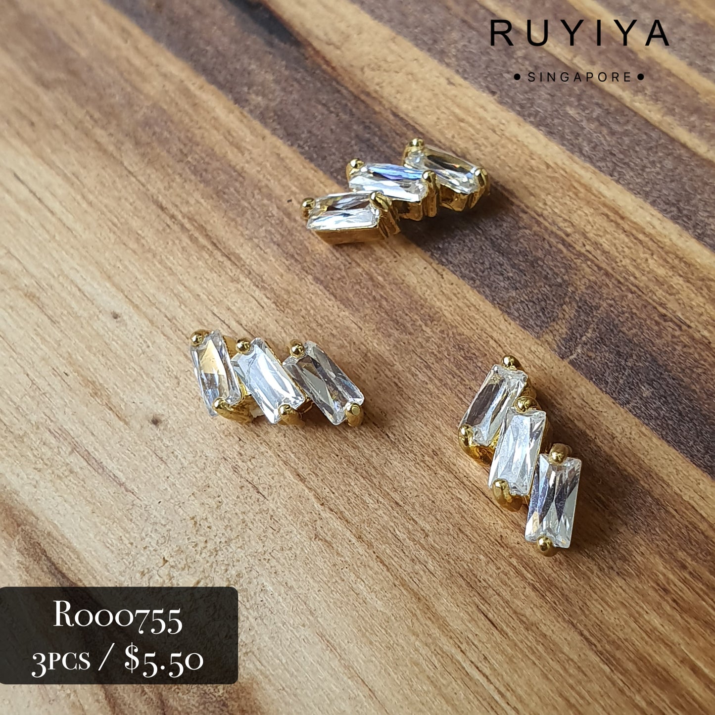 GOLD SMALL JOINT RECTANGLE CRYSTAL CHARM R000755