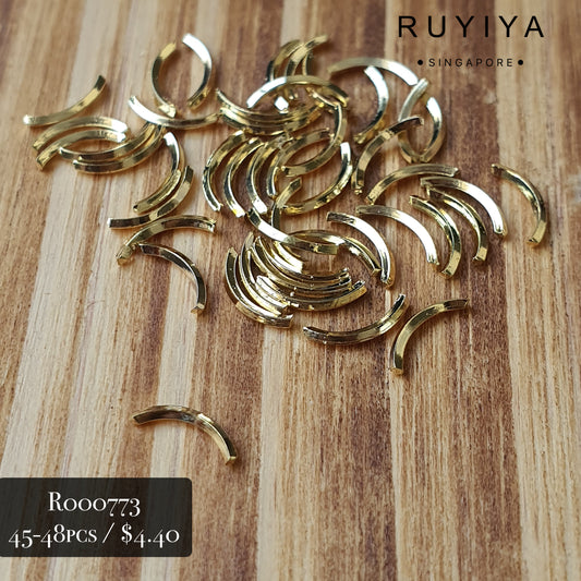 GOLD SMALL CURVED BAR R000773