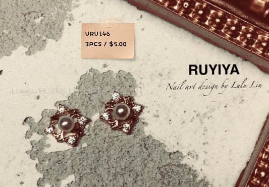 GOLD PEARL FOUR LEAF CLOVER URU146