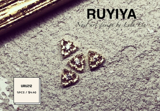 GOLD TRIANGULAR LATTICE ROUND CRYSTAL CHARM URU212