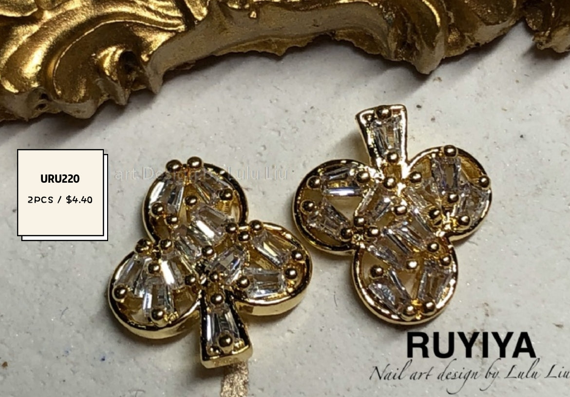 GOLD PLUM BLOSSOM FRAME ZIRCON CHARM URU220