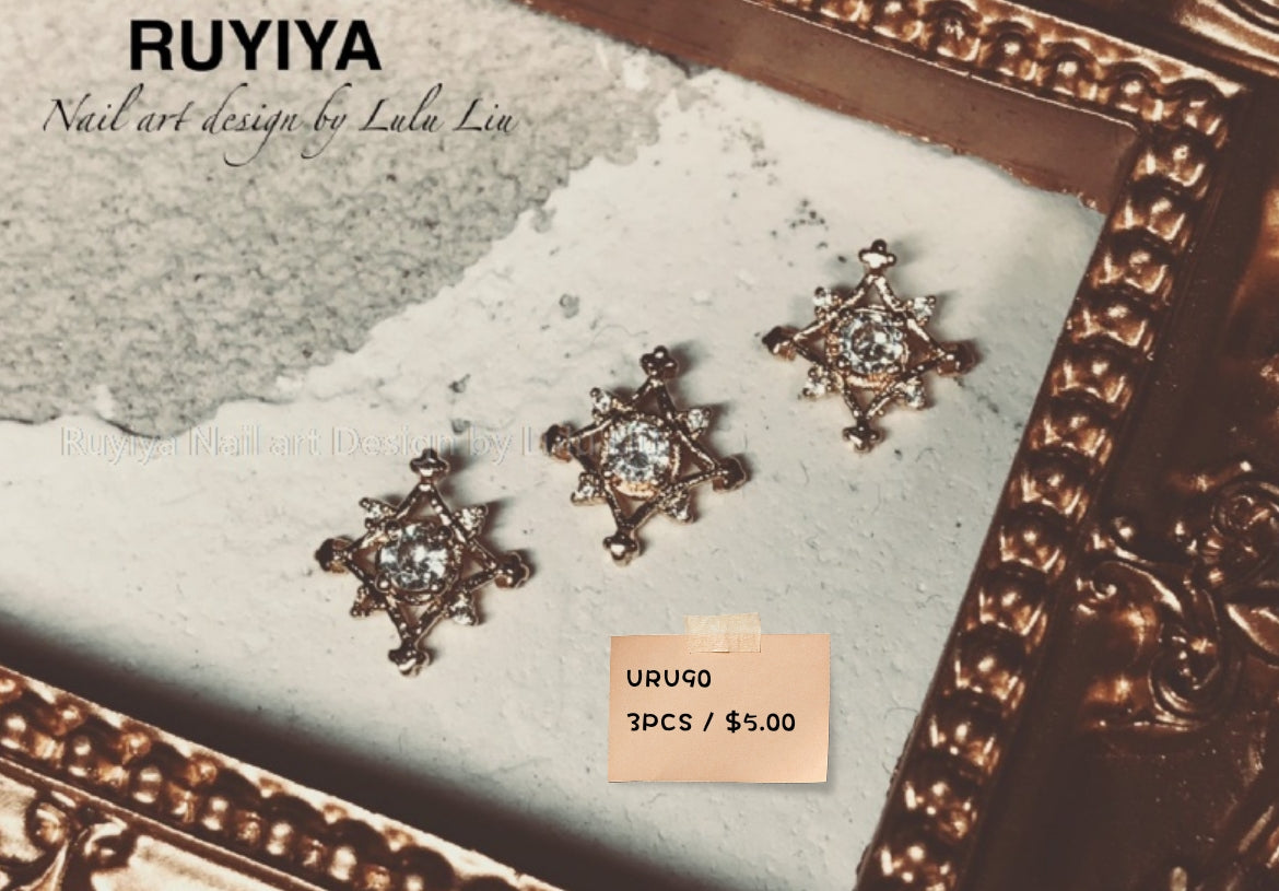 GOLD SHINING STAR ROUND CRYSTAL CHARM URU90