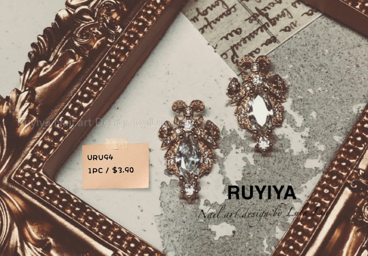 GOLD GORGEOUS MARQUISE CRYSTAL BADGE URU94