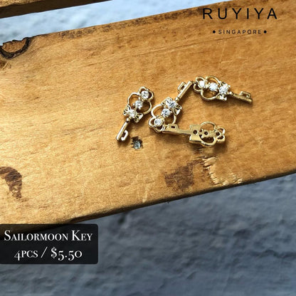 GOLD SAILORMOON KEY