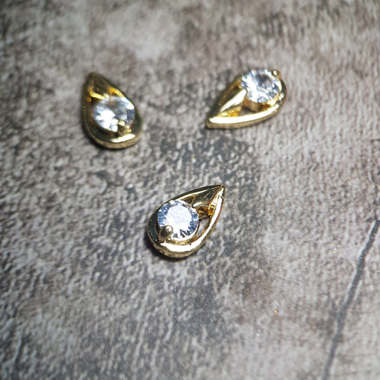 GOLD TEARDROP CRYSTAL CHARM URU232